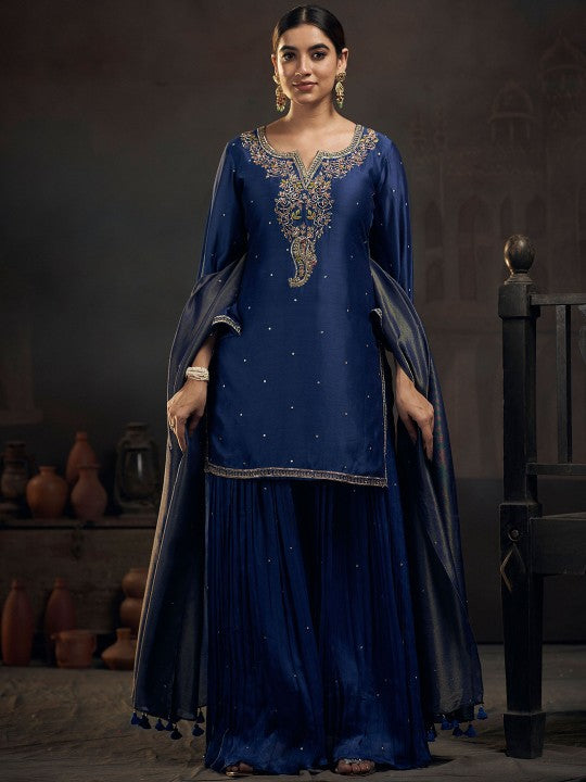 HIRIKA&DHRUTI Women Embroidered Kurta