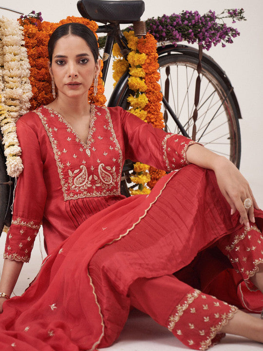 HIRIKA&DHRUTI Women Embroidered Kurta with Harem Pants & With Dupatta