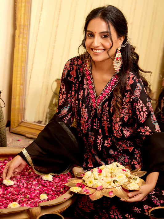 Jaipur Kurti Floral Printed V-Neck A-Line Kurta With Trousers And Dupatta