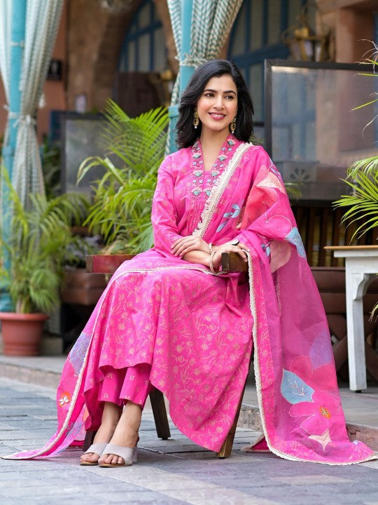 Aavanya Women Pure Cotton Printed Kurta Sets