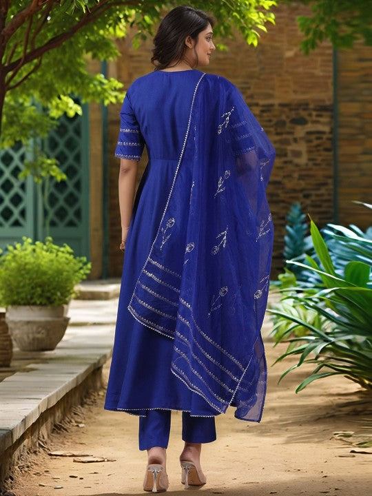 Aaghnya Women Solid Kurta