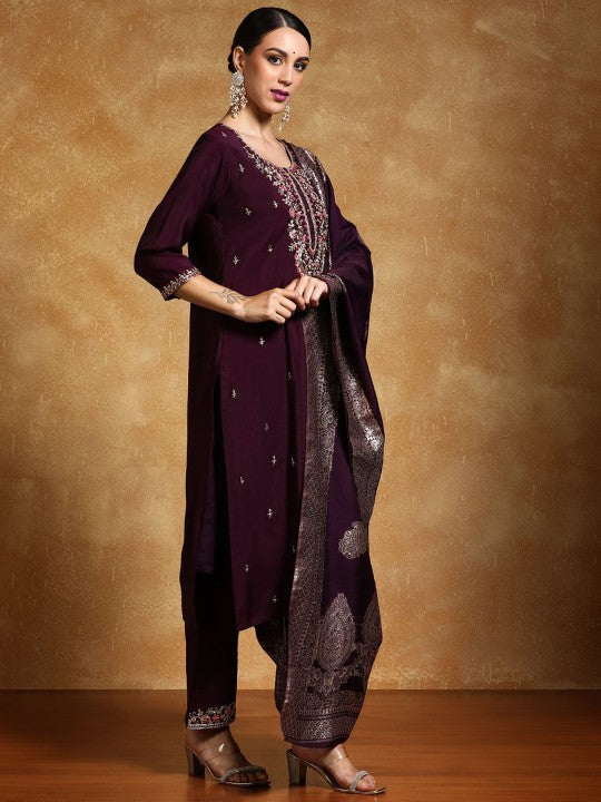 House of Pataudi Floral Embroidered Kurta