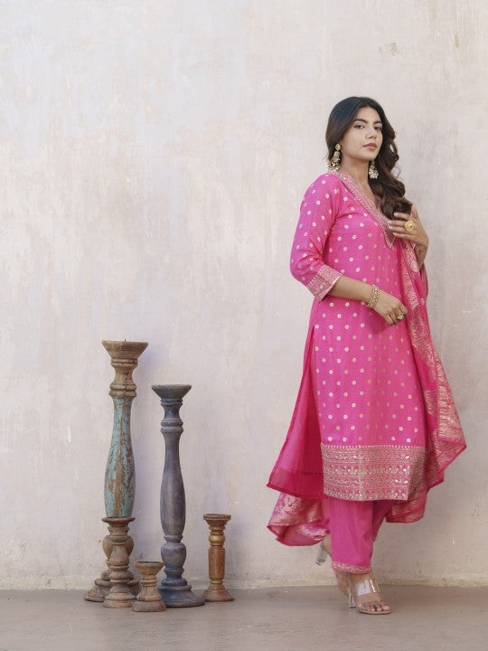 House of Pataudi Floral Embroidered V-Neck Straight Kurta