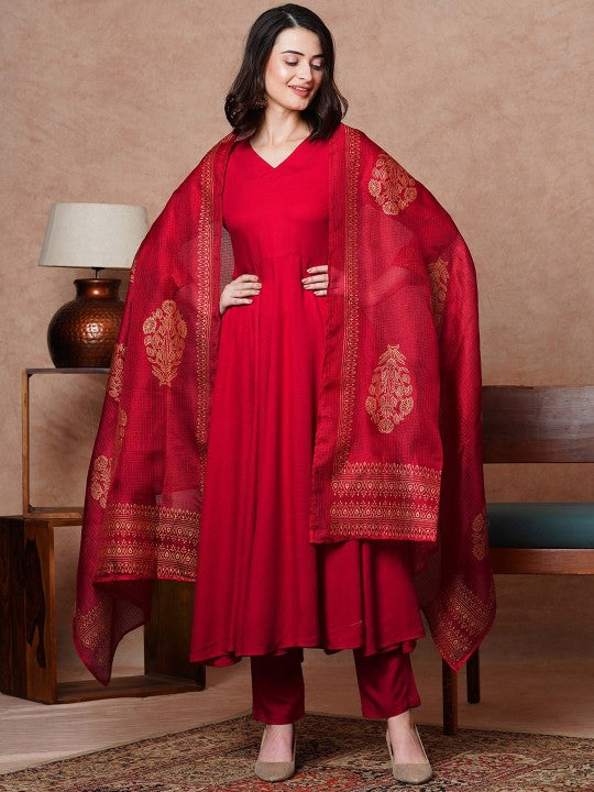 DIVASTRI Magic V-Neck Panelled Anarkali Kurta With Trousers & Dupatta