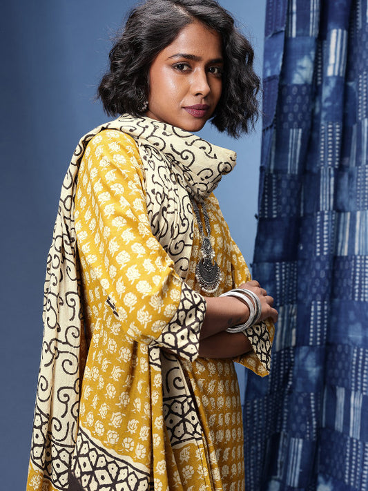 Taavi Floral Printed Bagru Kurta with Trousers & Dupatta