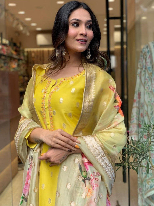 ASCIIBLUES Women Floral Regular Kurta with Trousers & With Dupatta