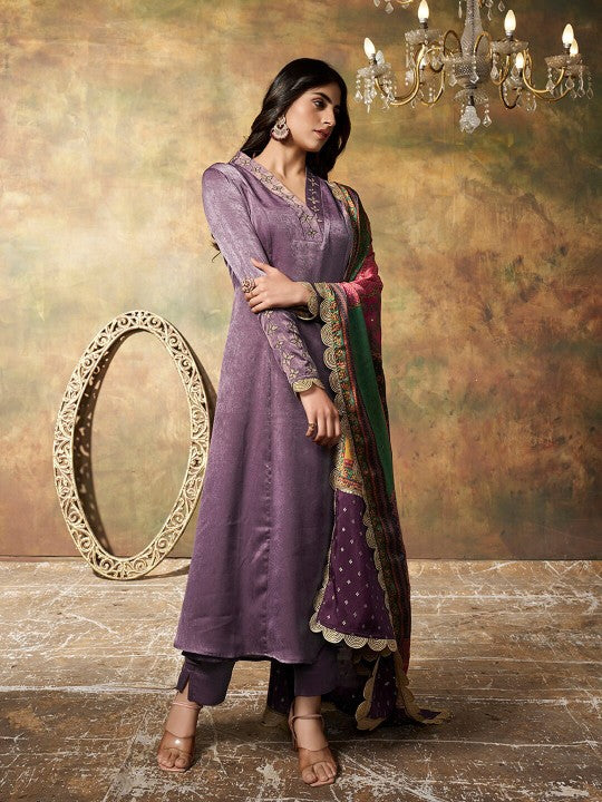 Inddus Ethnic Motifs Yoke Design Panelled Velvet Kurta