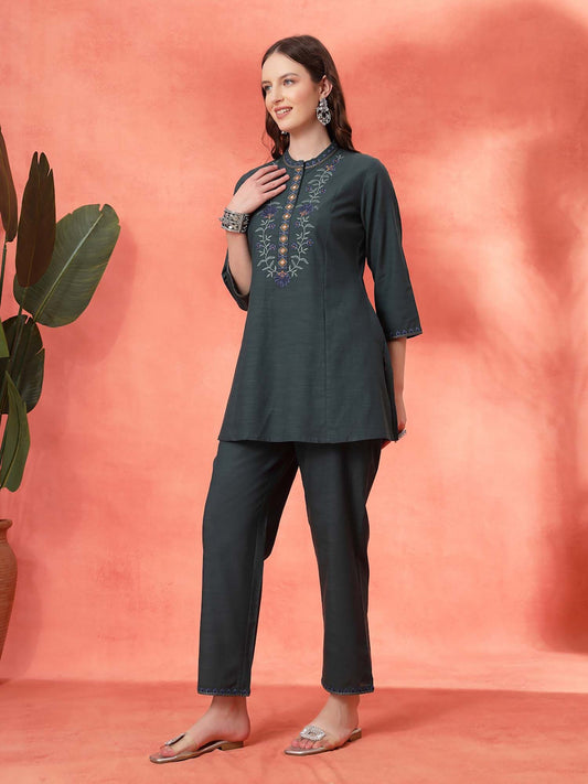 Green Floral Embroidered Cotton Blend Co-Ord (Set of 2)