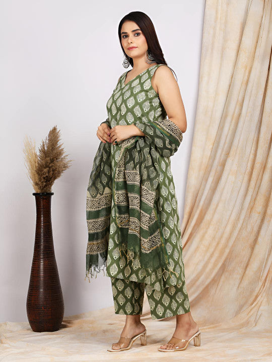 Akshayini Women Ethnic Motifs Printed V-Neck Pure Cotton Kurta with Trousers & Dupatta