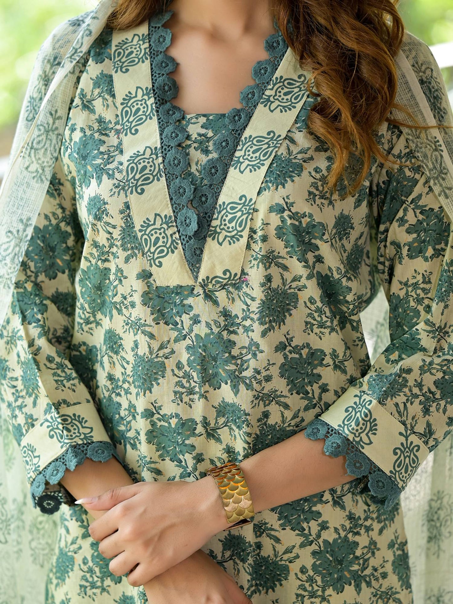 Women Green Floral Printed Pure Cotton Kurta with Pant and Dupatta (Set of 3)