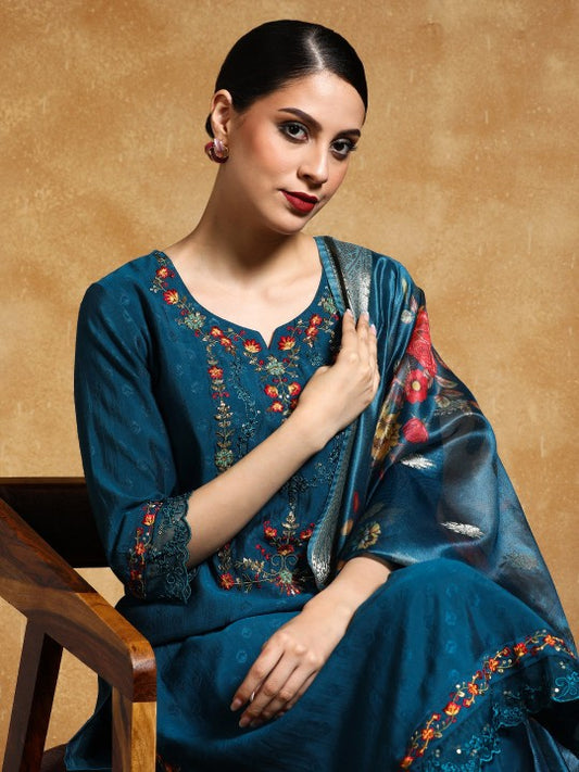 Varanga Women Floral Yoke Design Regular Thread Work Kurta