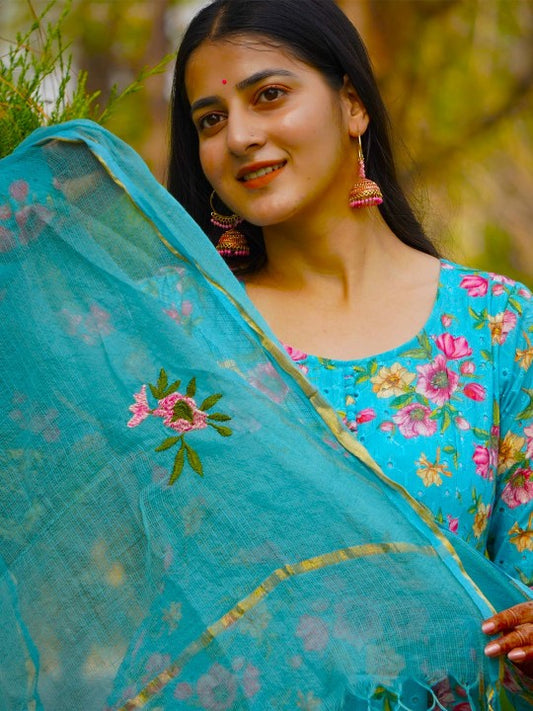 Bahe Kurtiz Women Floral Printed Cotton Kurti with Trousers & Dupatta