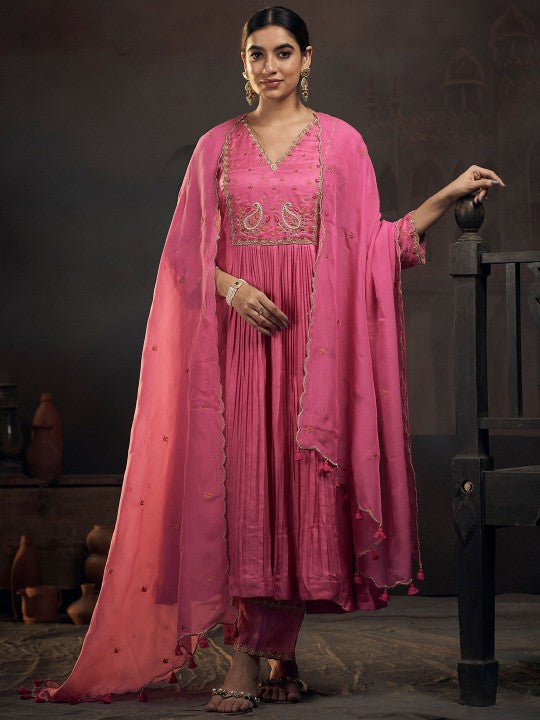 HIRIKA&DHRUTI Women Embroidered Chanderi Silk Kurta