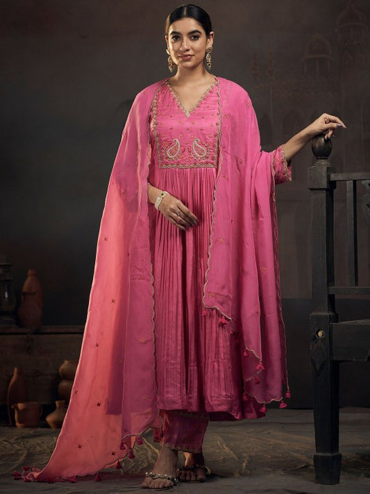 HIRIKA&DHRUTI Women Embroidered Chanderi Silk Kurta