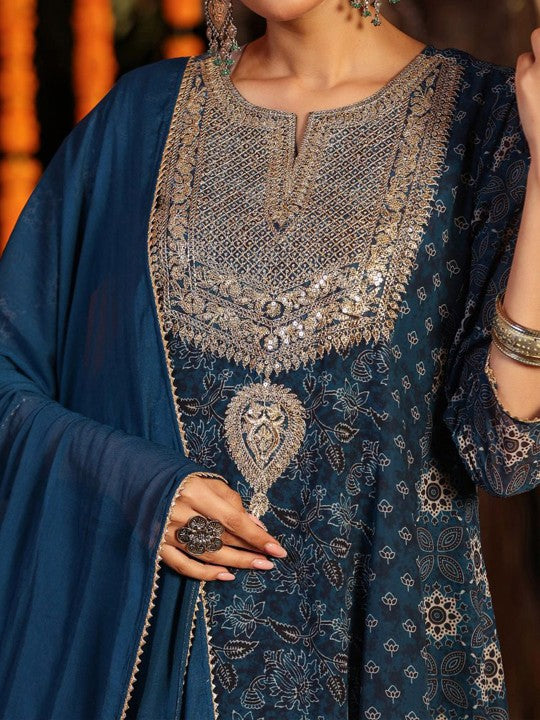 Women Floral Printed Panelled Sequinned Kurta
