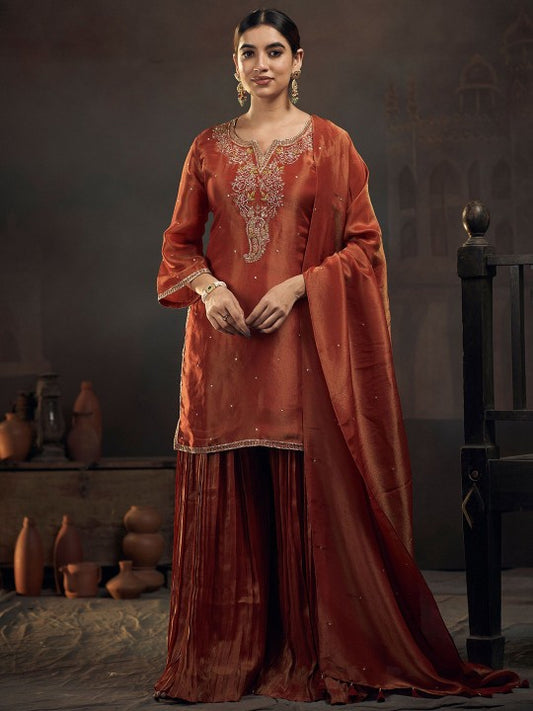 HIRIKA&DHRUTI Women Embroidered Kurta