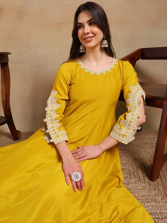 House of Pataudi Women Solid Embroidered Kurta