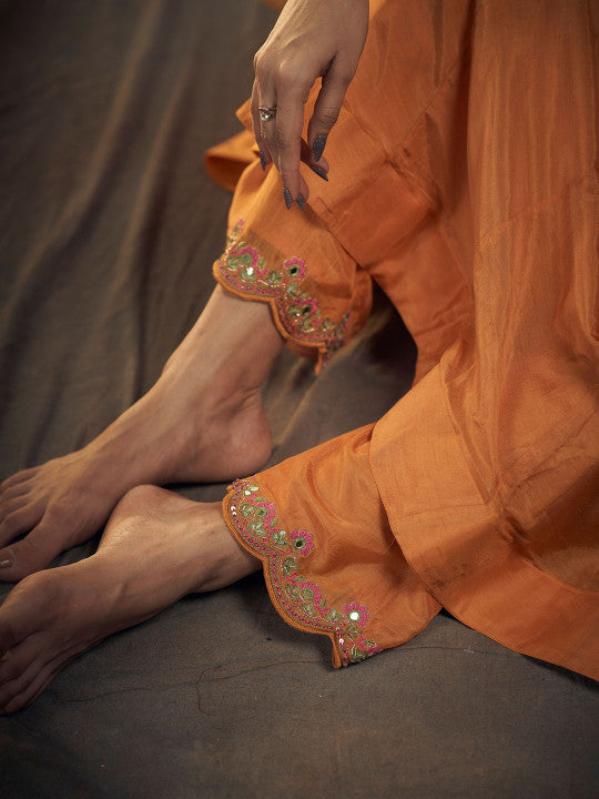 HIRIKA&DHRUTI Women Embroidered Kurta with Harem Pants & With Dupatta