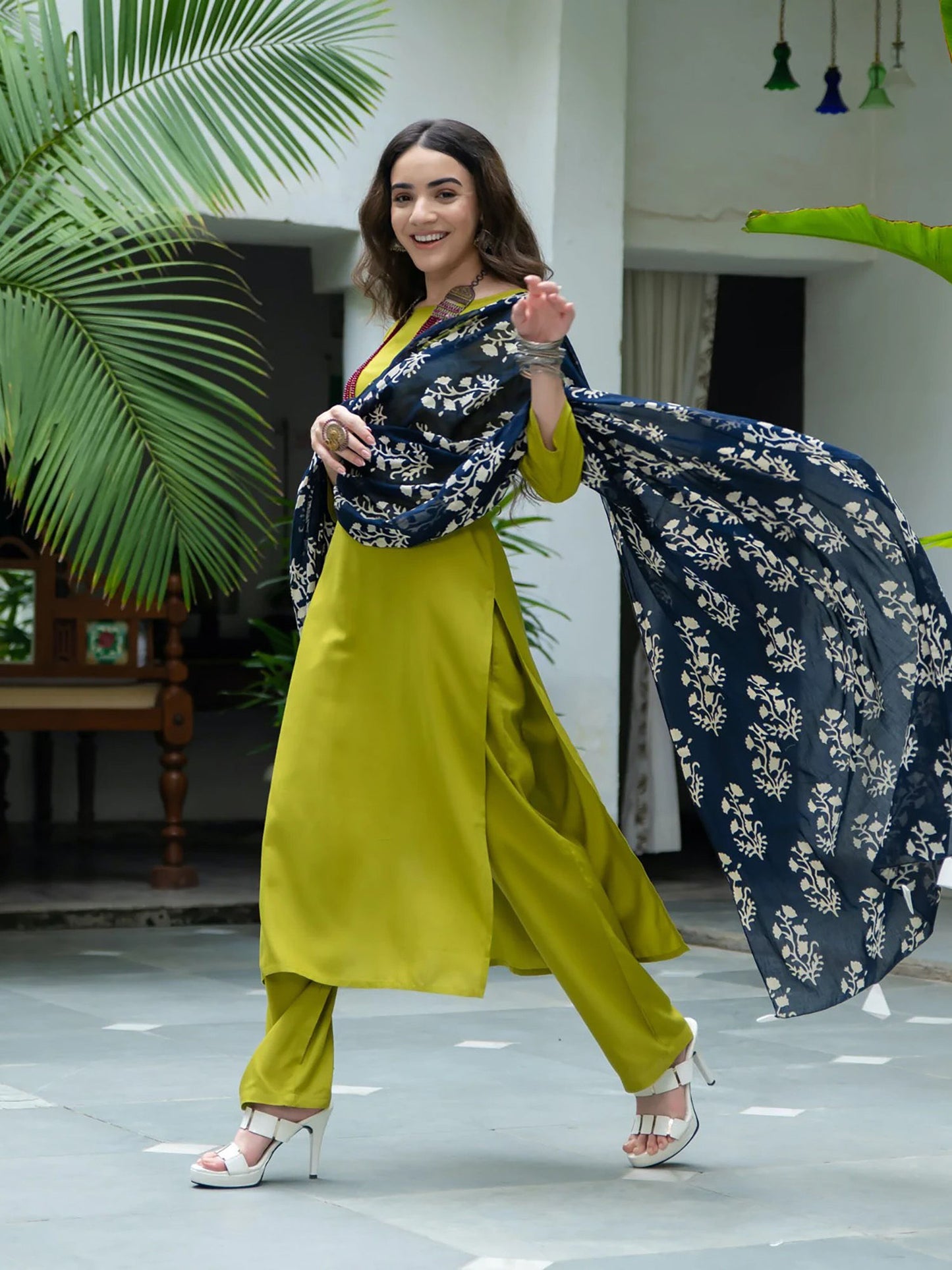 Kurta With Indigo Dupatta (Set of 3)