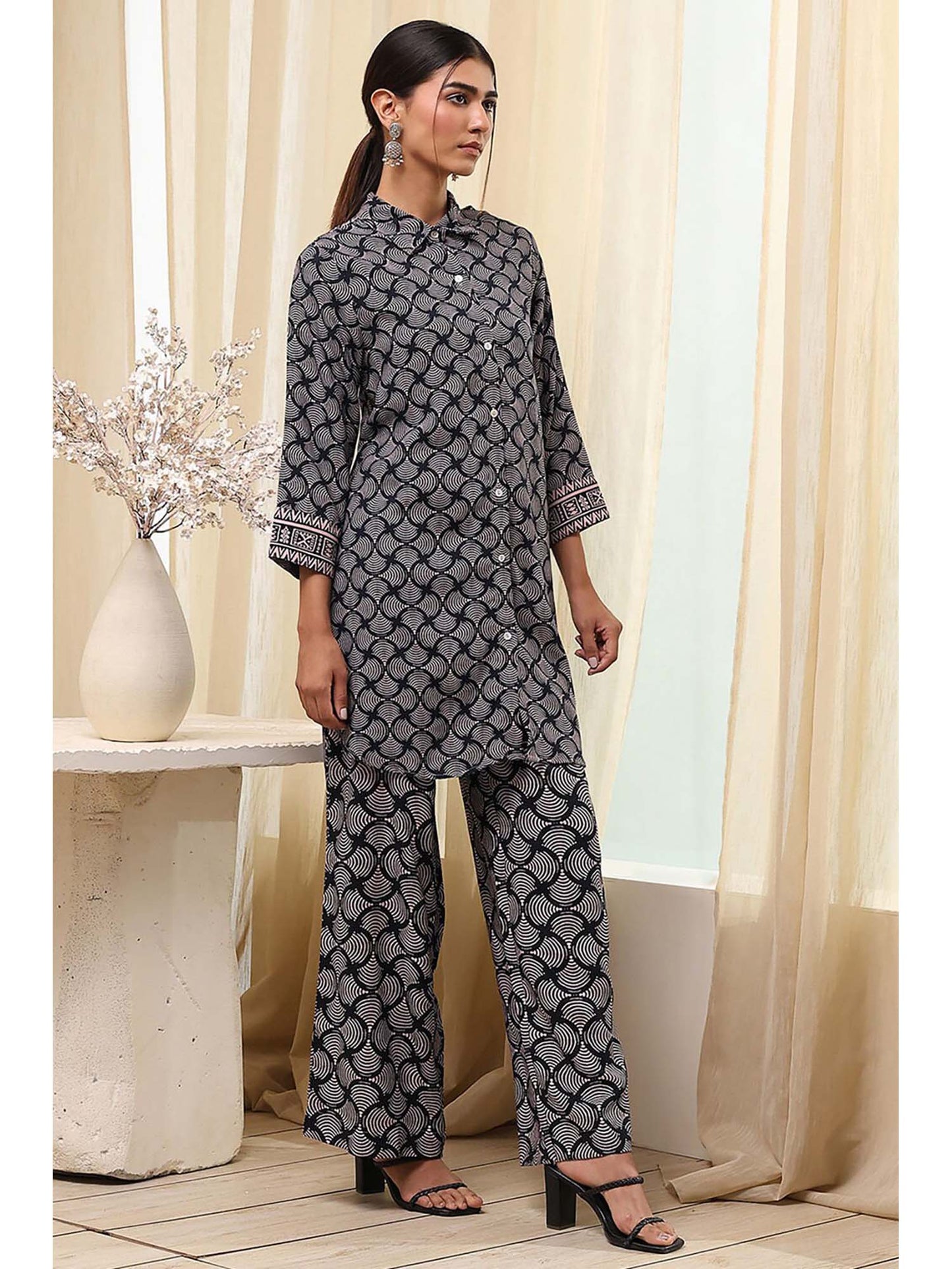 Women Black Viscose Rayon Straight Co-Ord (Set of 2)
