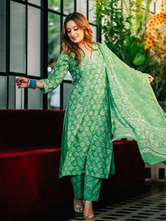 DIMPLE DESIGN STUDIO Floral Printed Regular Pure Cotton Kurta with Trousers & Dupatta