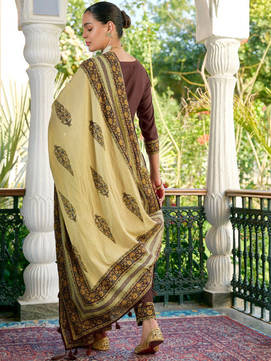WOMEN PLUS Women Floral Embroidered Regular Thread Work Kurta with Trousers & With Dupatta