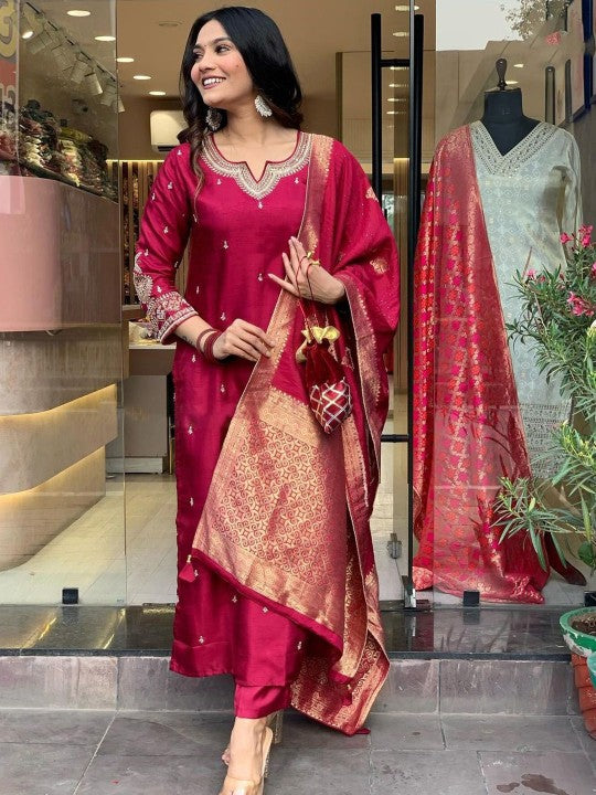 AARIV FASHION Women Ethnic Motifs Straight Kurta
