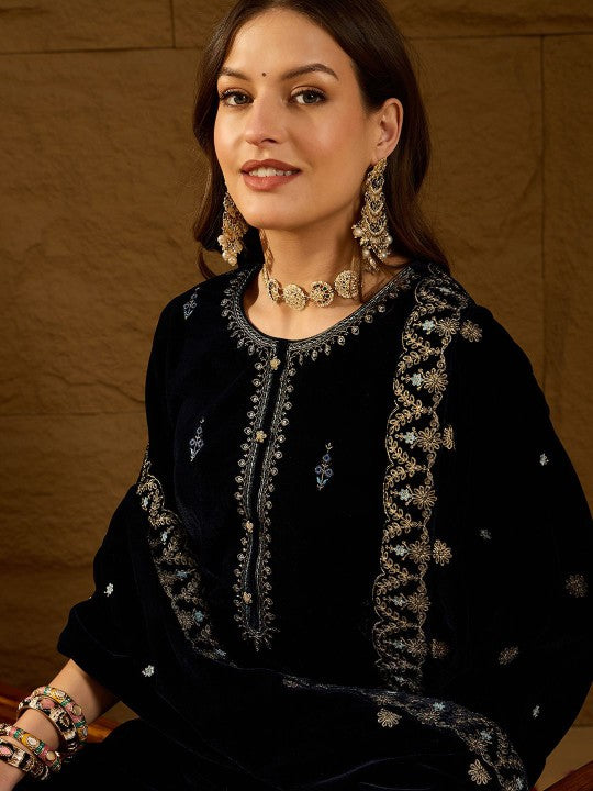 House of Pataudi Floral Embroidered Velvet Straight Kurta
