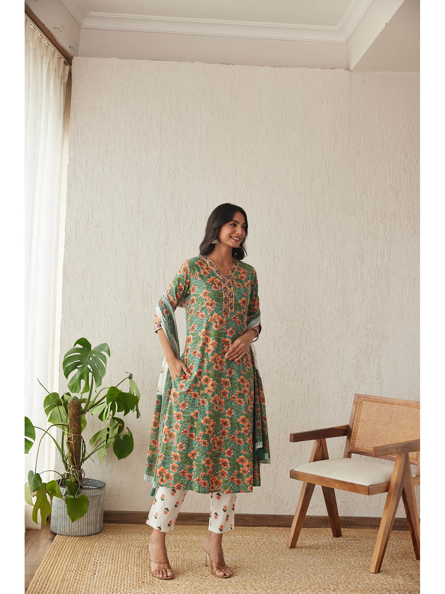 Women Green Floral Kurta with Pant and Dupatta