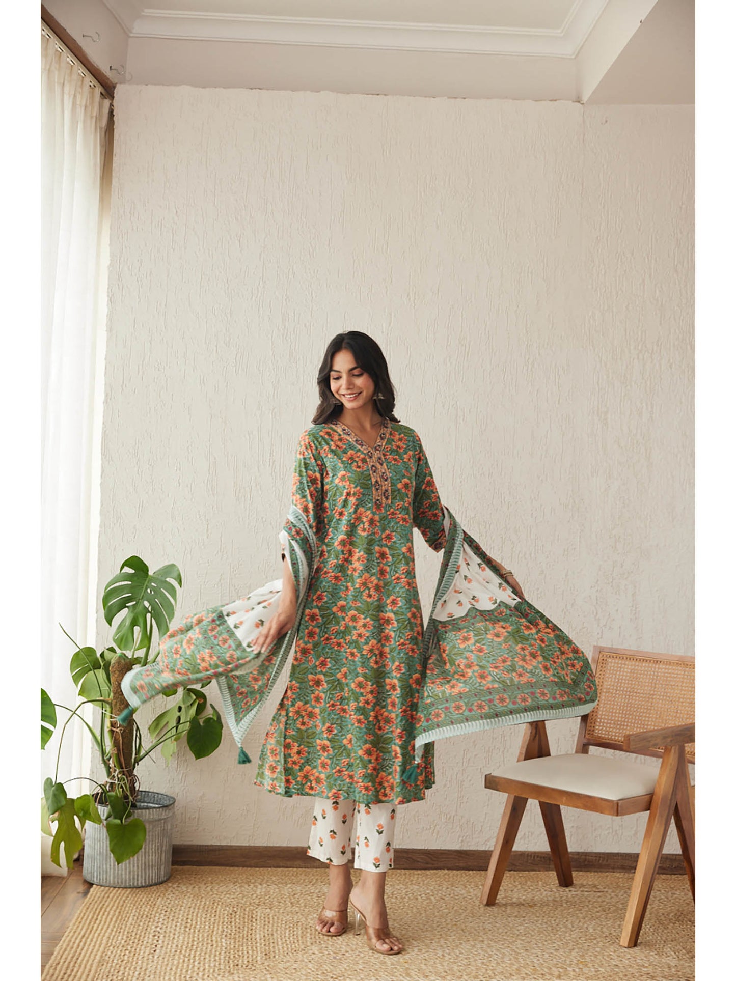 Women Green Floral Kurta with Pant and Dupatta