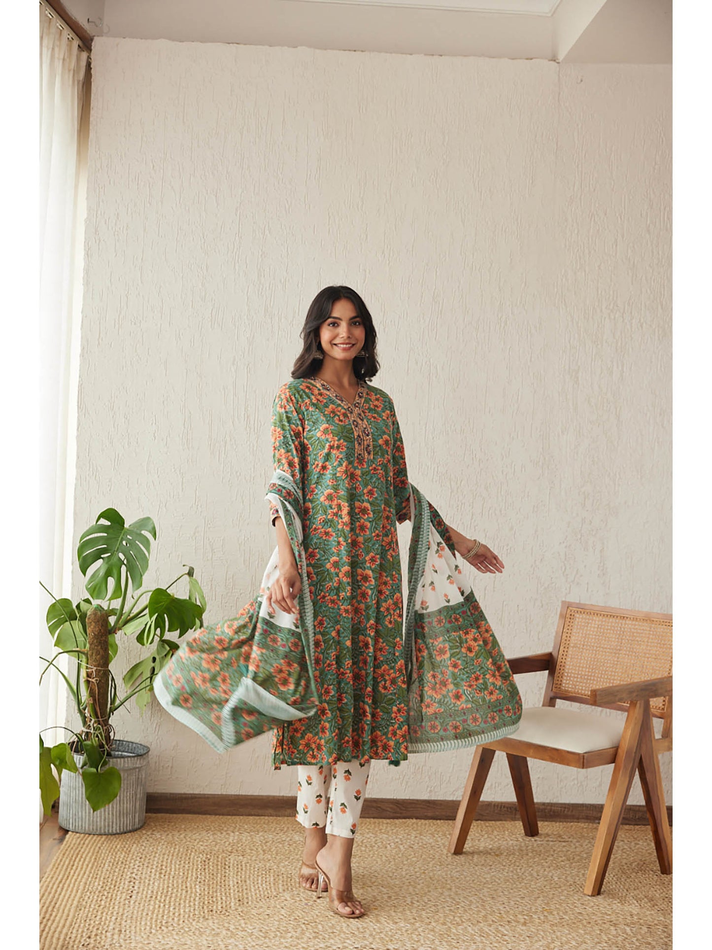 Women Green Floral Kurta with Pant and Dupatta