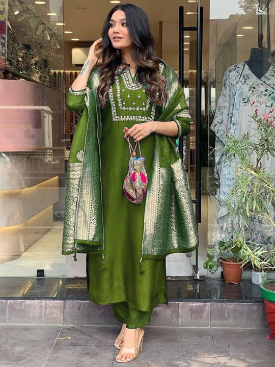 Yara Creation Women Ethnic Motifs Embroidered Regular Kurta with Trousers & With Dupatta