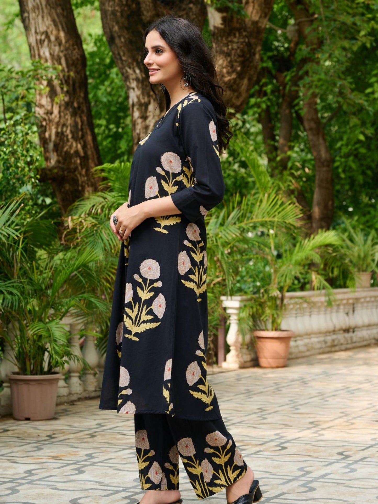 Women Black Cotton Blend Floral Co-Ord Set