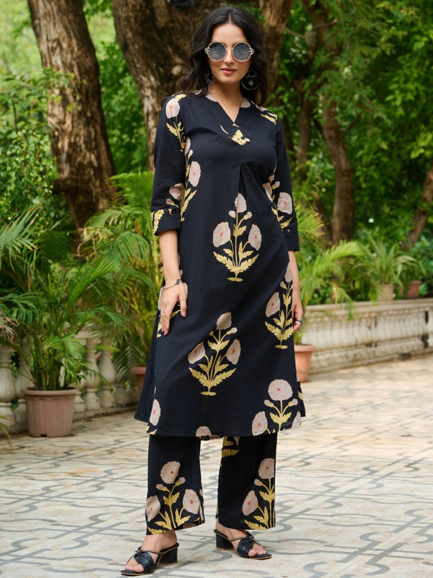 Women Black Cotton Blend Floral Co-Ord Set