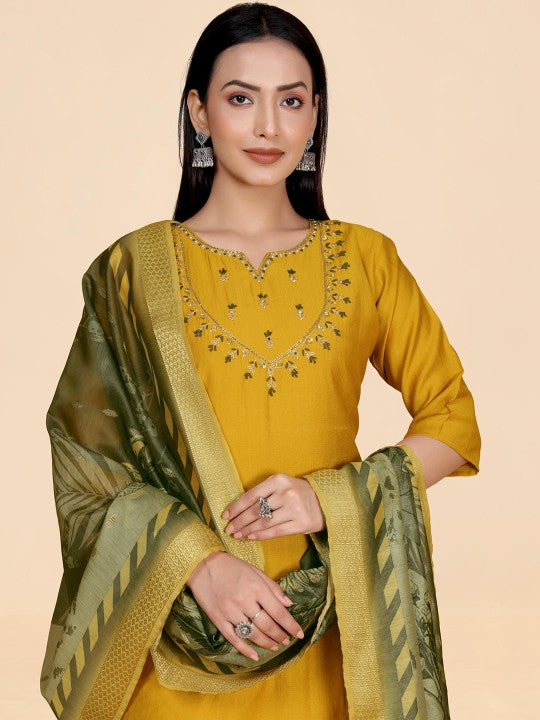 WINE LADY Floral Yoke Design Regular Thread Work Kurta with Trousers & Dupatta