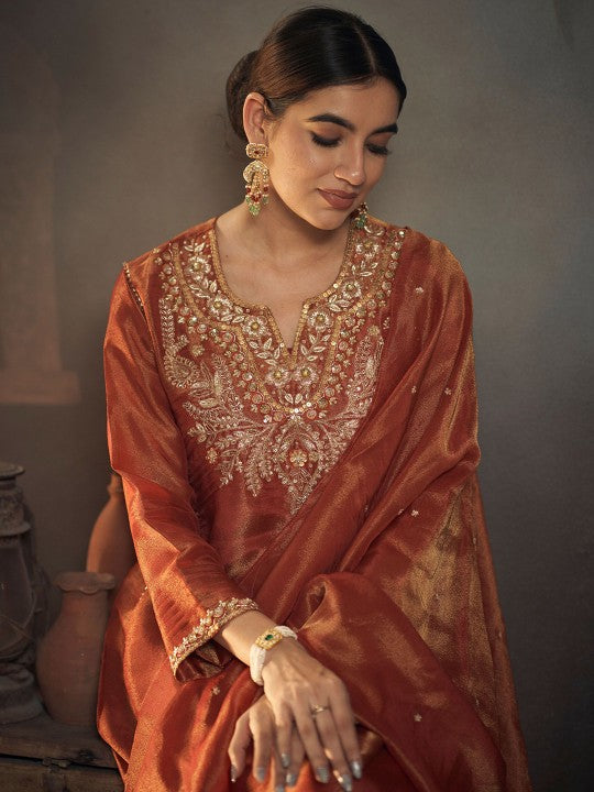HIRIKA&DHRUTI Women Embroidered Kurta