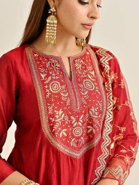 Floral Yoke Design Thread Work Knitted Anarkali Kurta