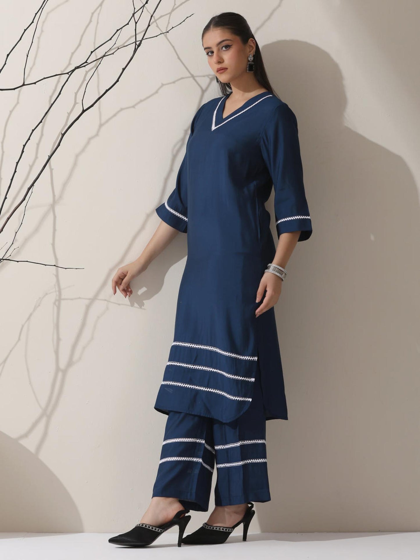 Women Navy Blue Cotton Blend Solid Kurta with Pant