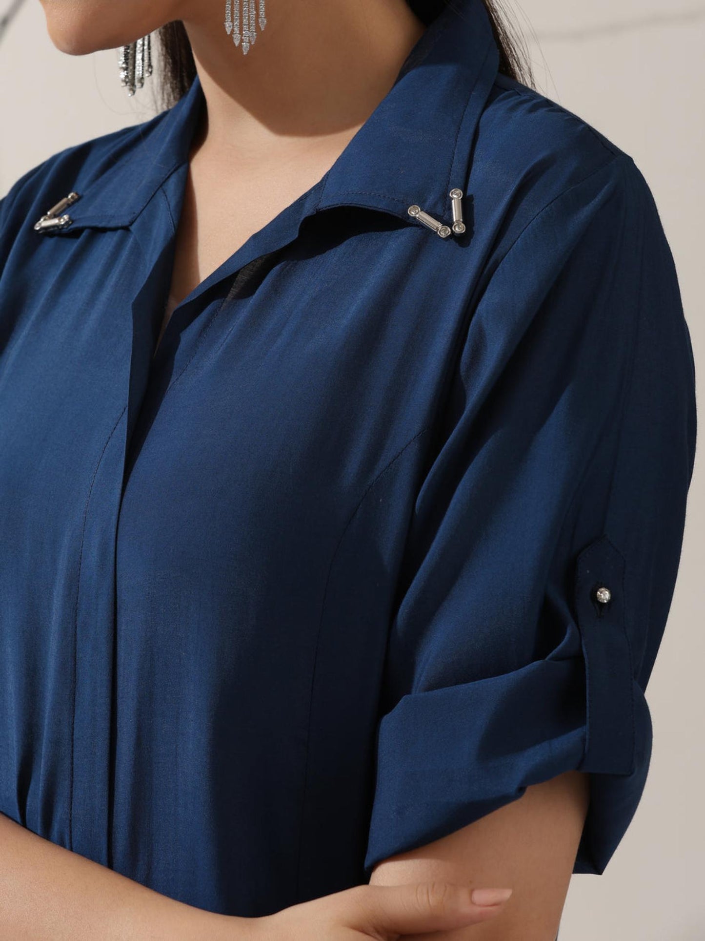 Women Navy Blue Cotton Blend Solid Kurta with Pant