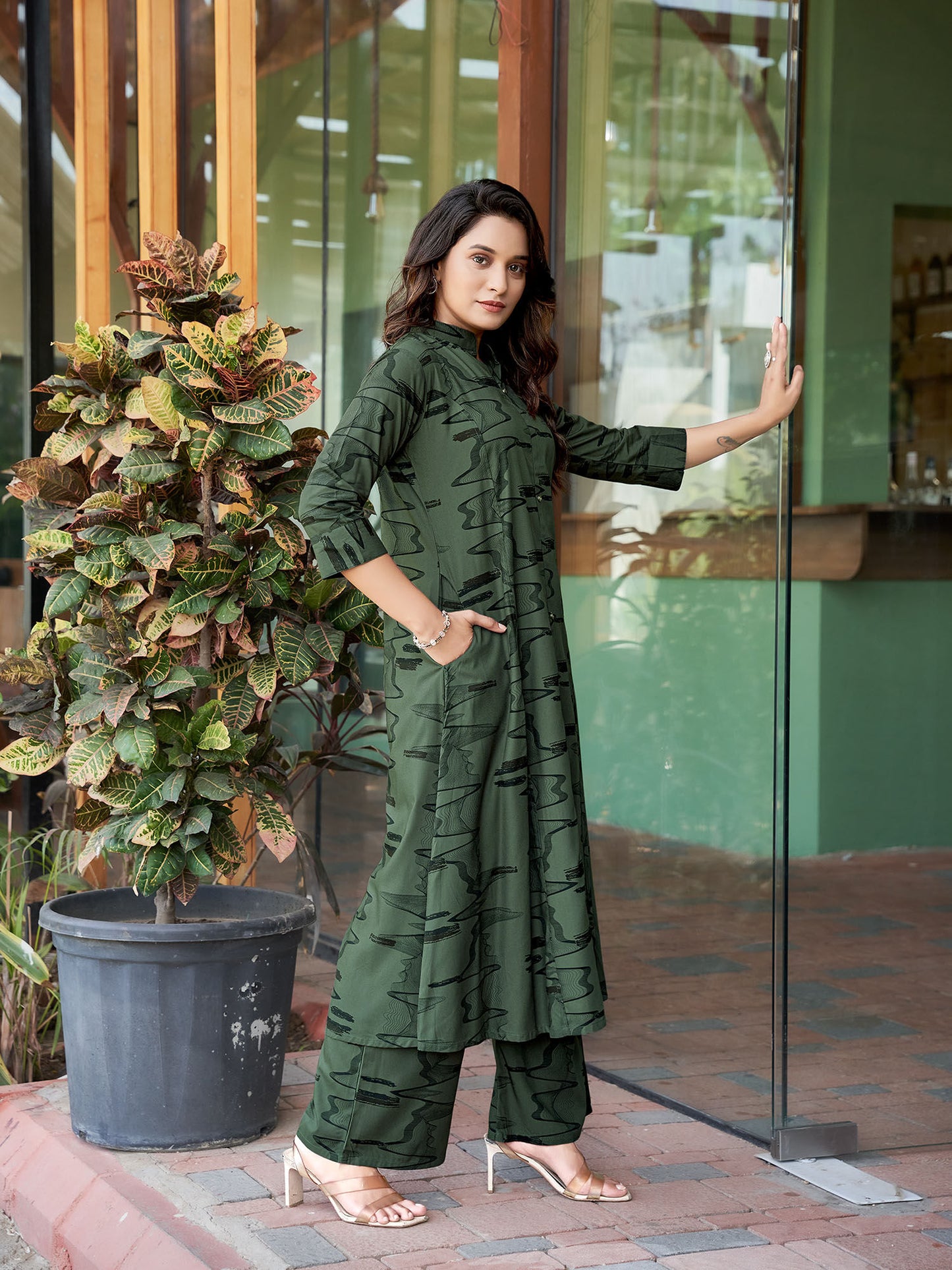 Women Dark Green Rayon Abstract Print Co-Ord (Set of 2)