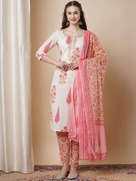 FASHOR Women Floral Printed Thread Work Pure Cotton Kurta Trousers With Dupatta
