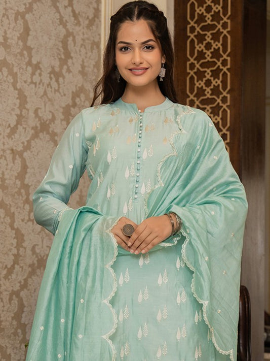 AHIKA Women Embroidered Regular Thread Work Kurta