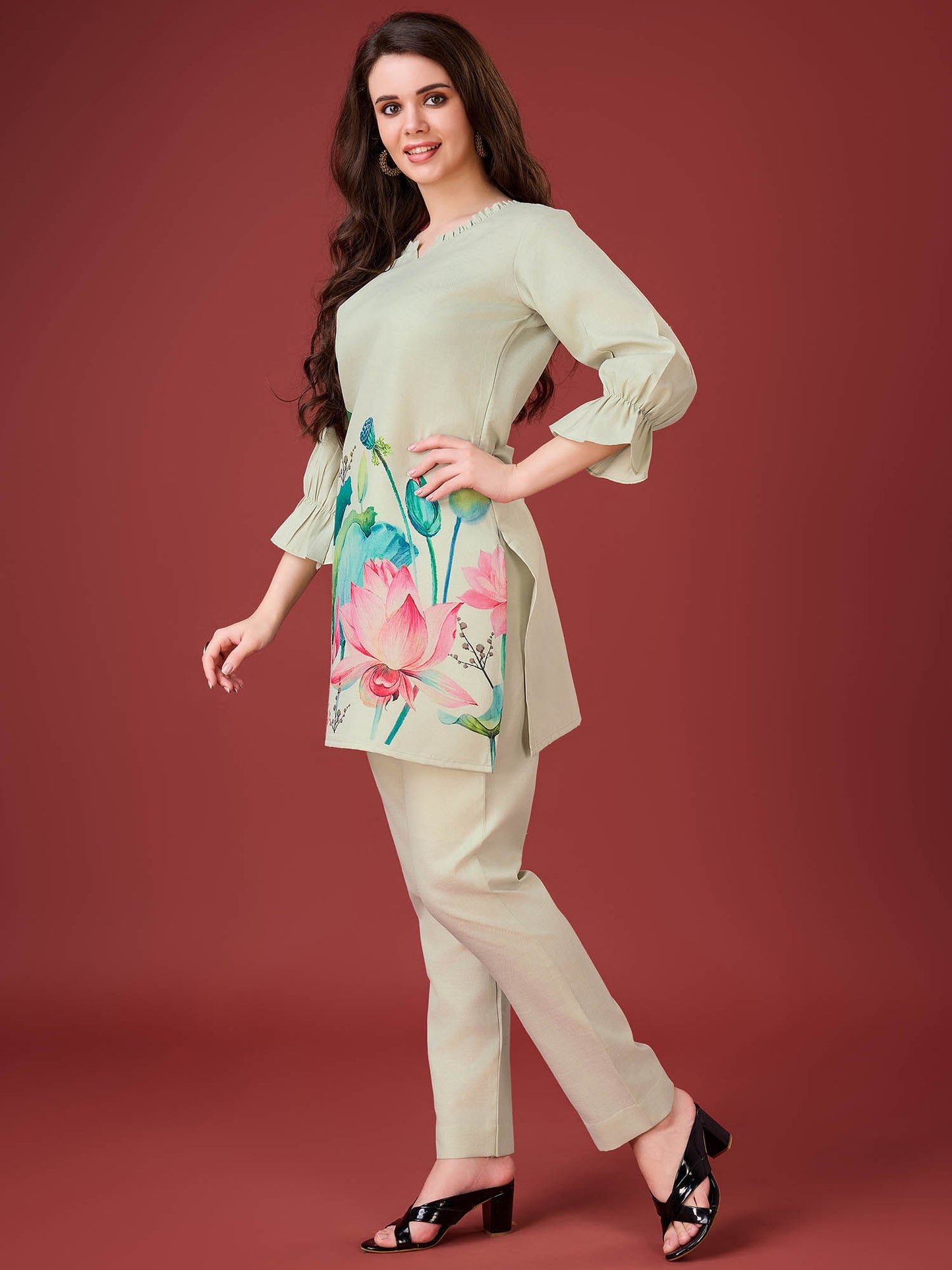 Women Ivory Linen Floral Print Causal Co-Ord (Set of 2)