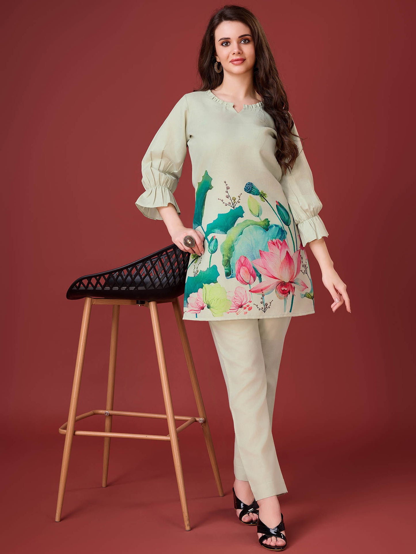 Women Ivory Linen Floral Print Causal Co-Ord (Set of 2)