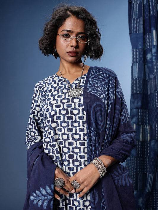 Taavi Indigo Geometric Printed Regular Kurta With Trousers & With Dupatta