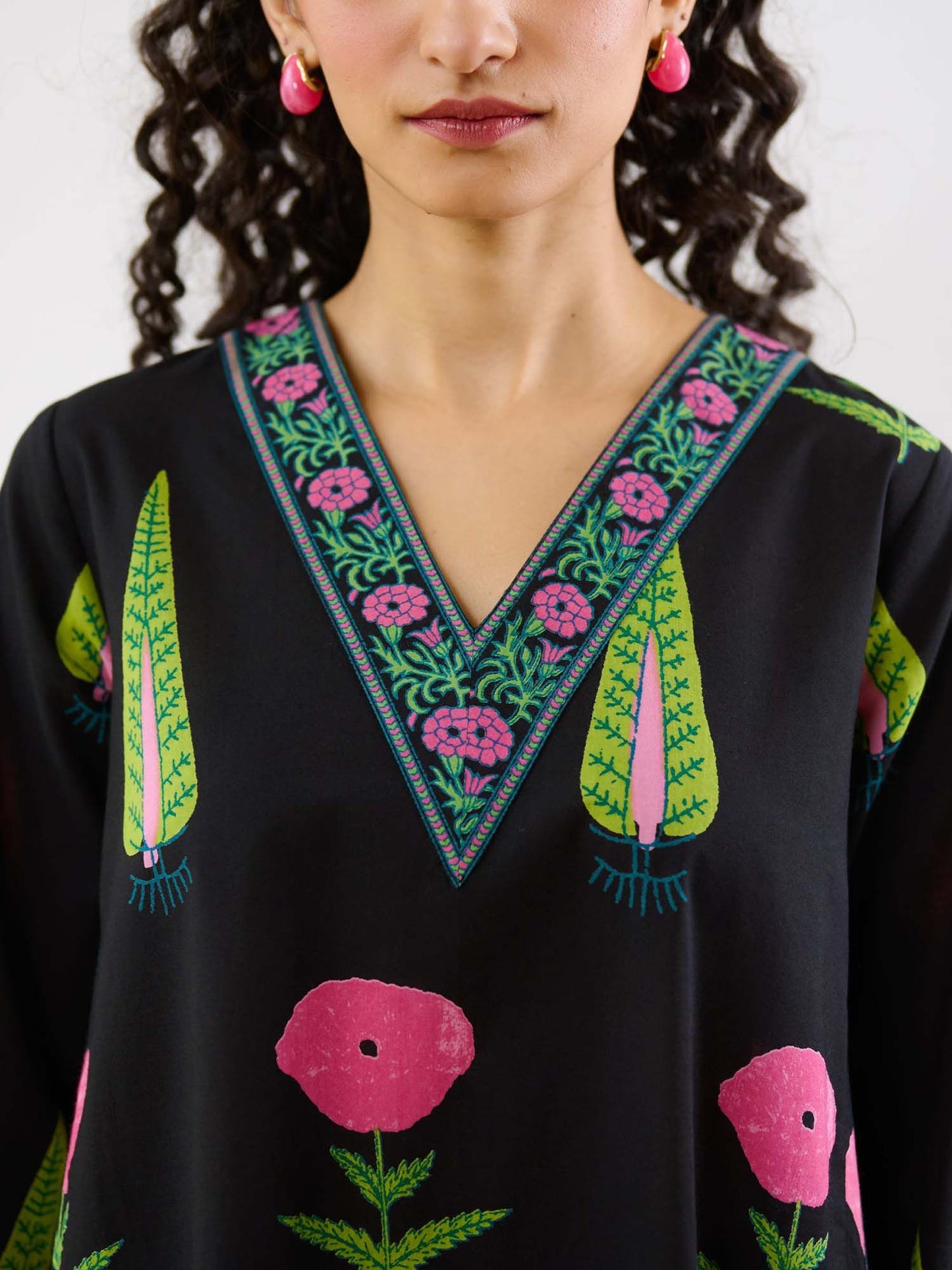 Black Begum’s Bagh Printed Kurta and Pant Co-ord (Set of 2)