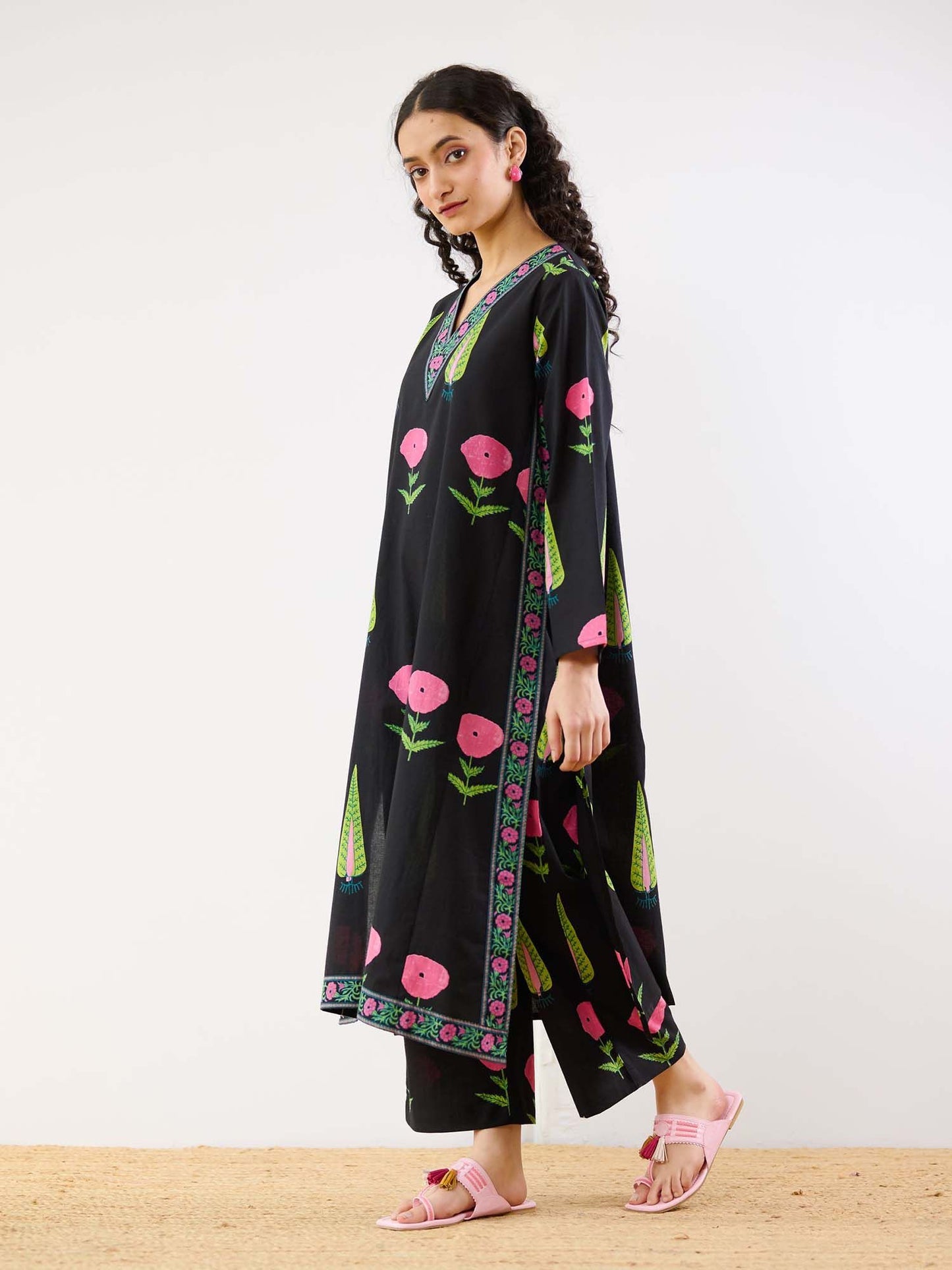Black Begum’s Bagh Printed Kurta and Pant Co-ord (Set of 2)