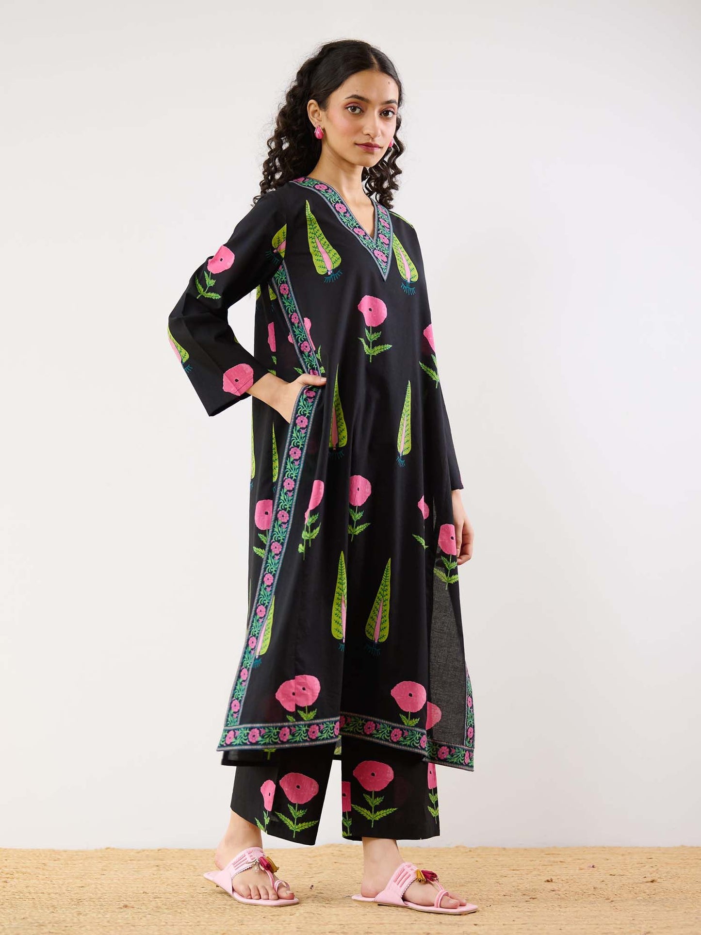 Black Begum’s Bagh Printed Kurta and Pant Co-ord (Set of 2)