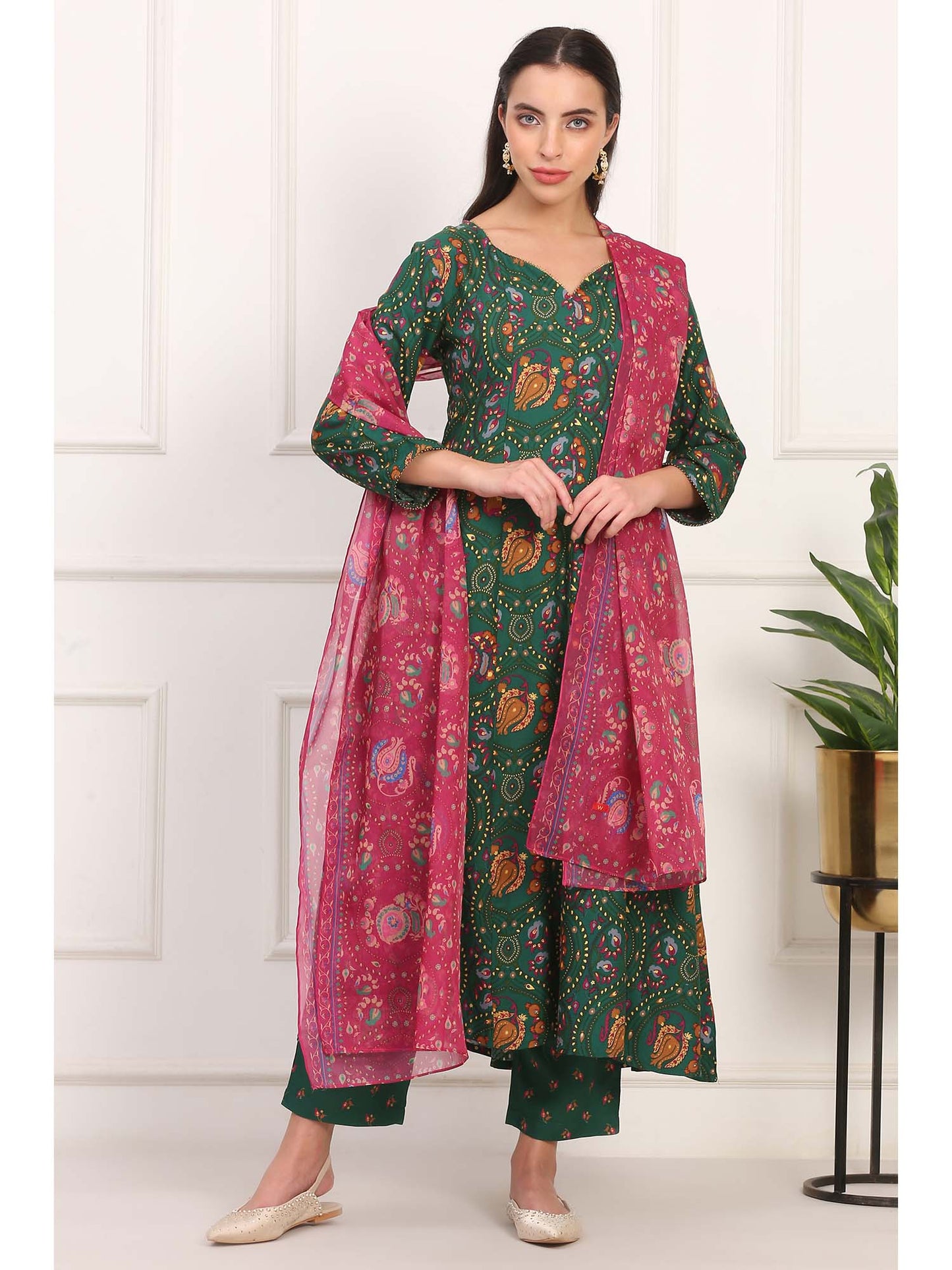 Green Viscose Floral Round Neck Kurta with Pant and Dupatta (Set of 3)