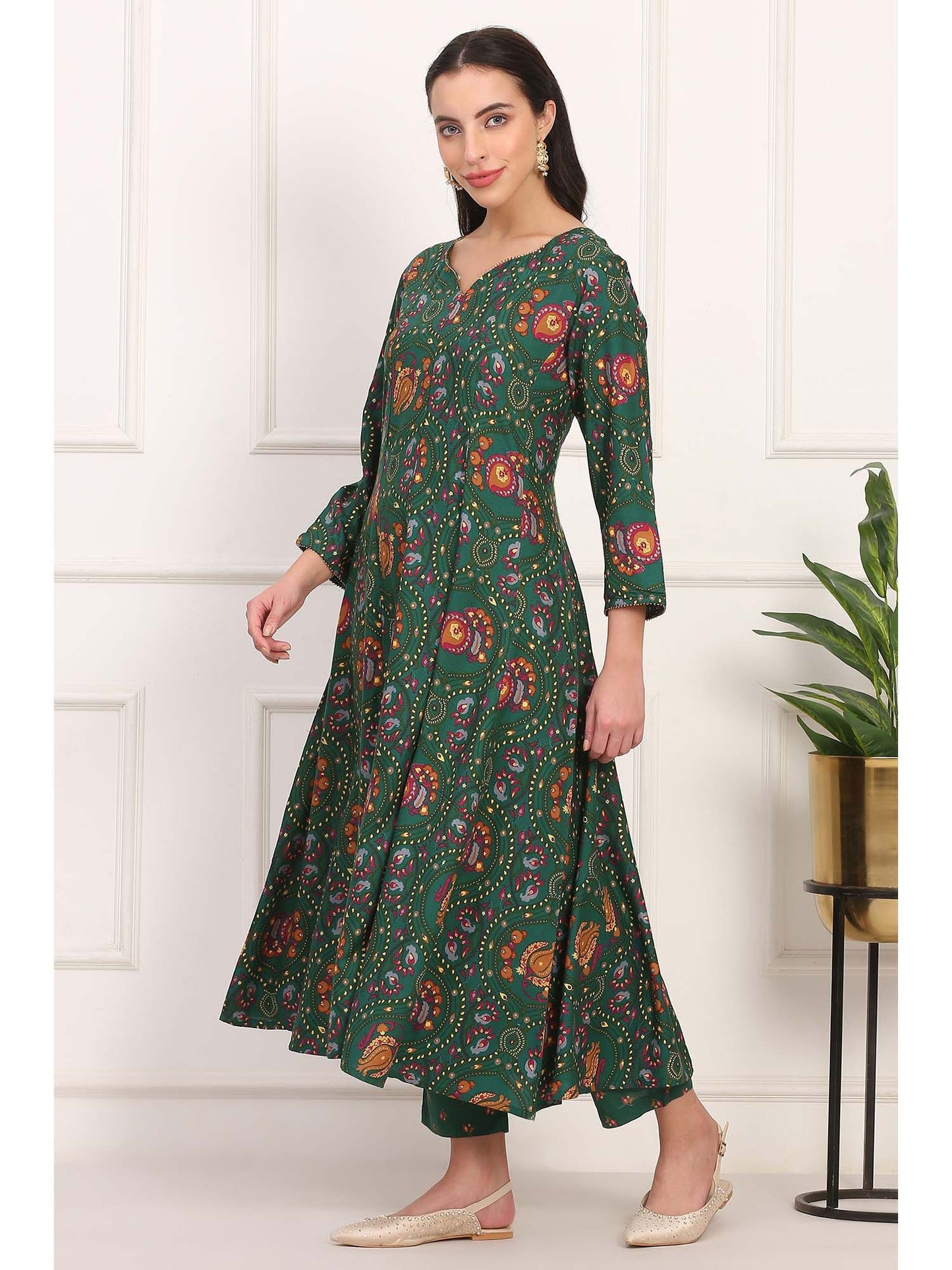 Green Viscose Floral Round Neck Kurta with Pant and Dupatta (Set of 3)